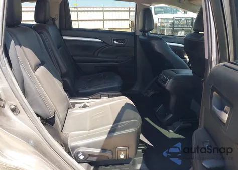 2017 Toyota Highlander Xle z USA, uszkodzony, nr VIN 5TDKZRFH1HS511984